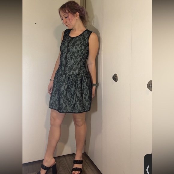 Miami lace fit & flare mini dress - Picture 4 of 11